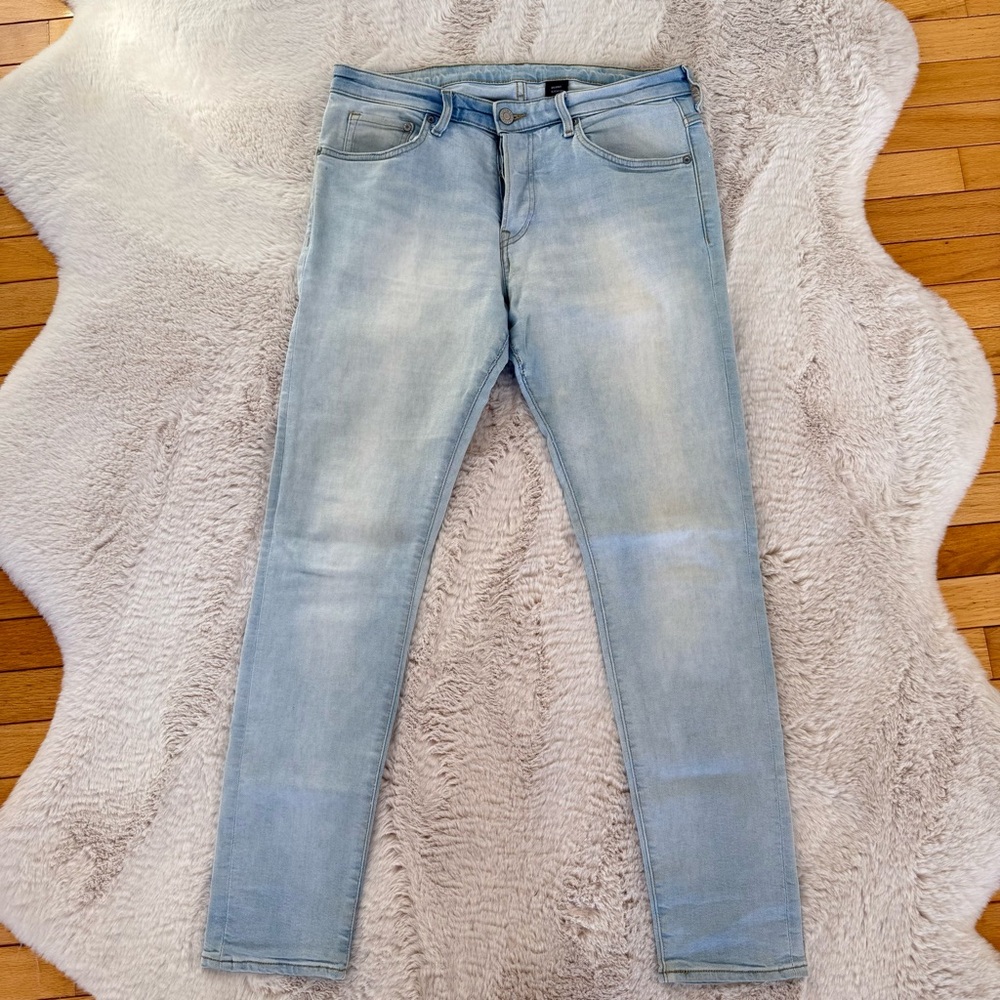 Men’s Light Wash Skinny Jeans